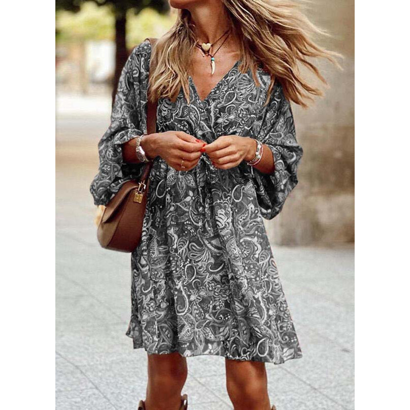 エリナの軽やかな夏ミディドレス